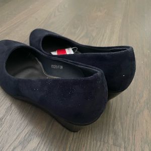 Navy blue with some spark. Brand new. Size 9. European styles